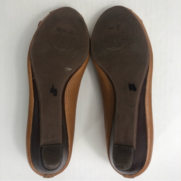 Tory Burch Amanda Tan Peep Toe Gold Logo Low Wedge Heels Size 6M - Picture 7 of 9
